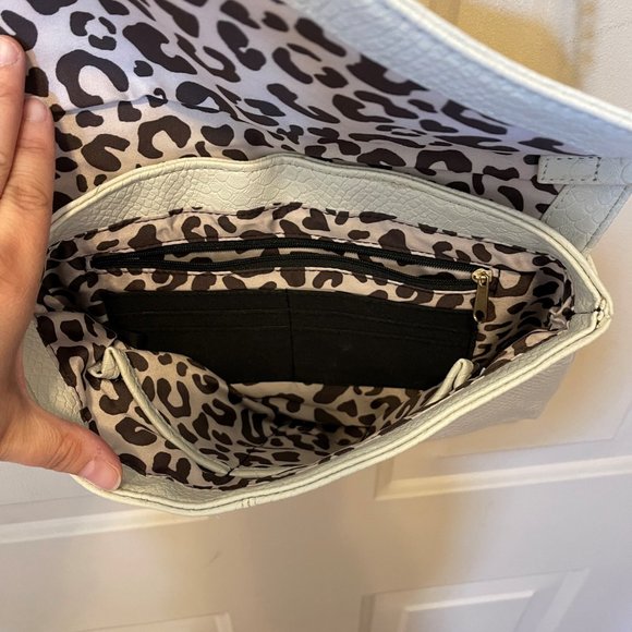 Jessica Simpson Corrinne Women's Crossbody Messenger Bag. Faux Leather, Gold - Picture 2 of 3